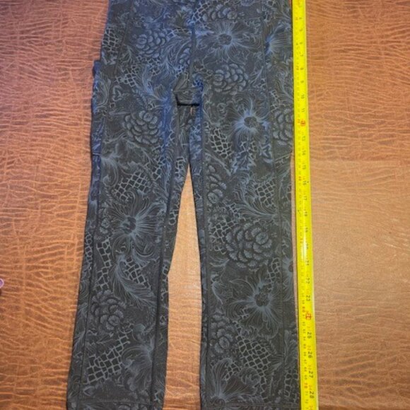 Lululemon 3/4 Leggings Size 6 - Picture 3 of 7